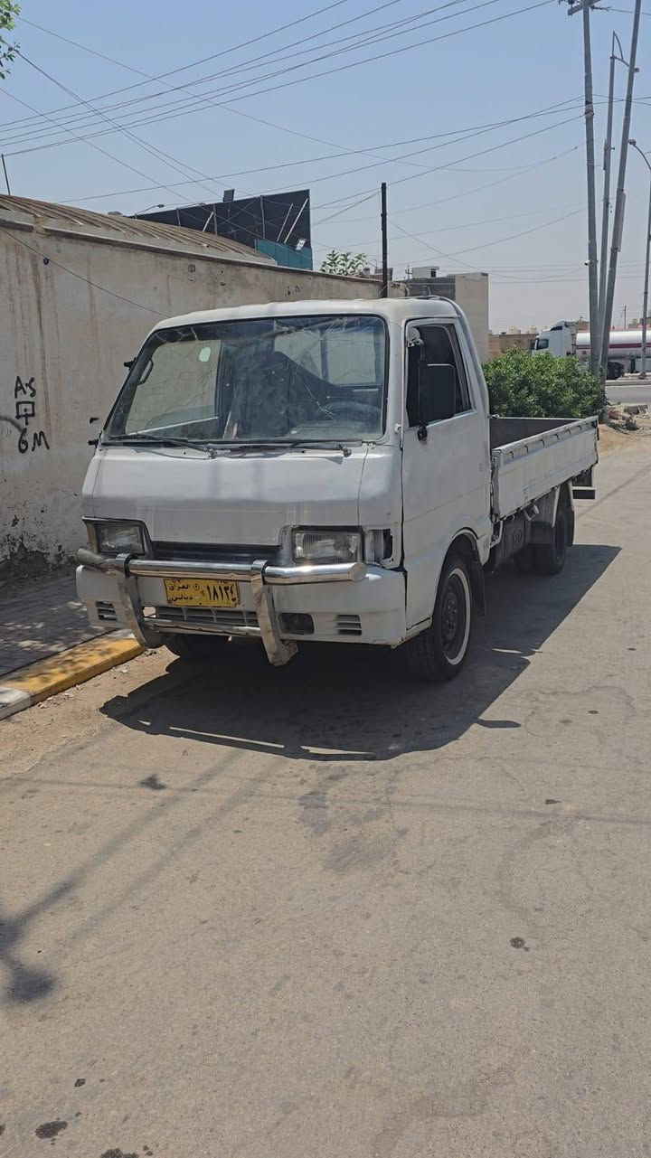 السلام عليكم اخوان كيا بنكو موديل 95 سياره جديده مكفوله مكينه وكير واكسن وشاصي راعيها ماندله اتكفل سرقه وعشائر سياره داخله حصه كاز كل المحافظات السعر 22  رقمه صدامي عنوان ناصريه مركز ***********

