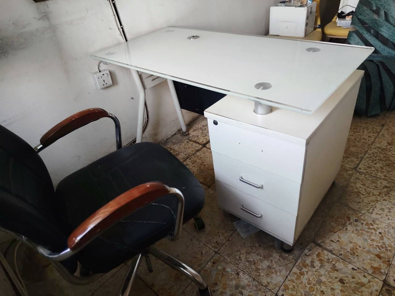 اثاث عيادة استخدام قليل
كاونتر ابو مغسلة مرمر صناعي 300
كاونتر hdf    400 الف
ميز وكرسي 200 الف
بغداد مدينه الصدر شارع الداخل
للتواصل ***********
