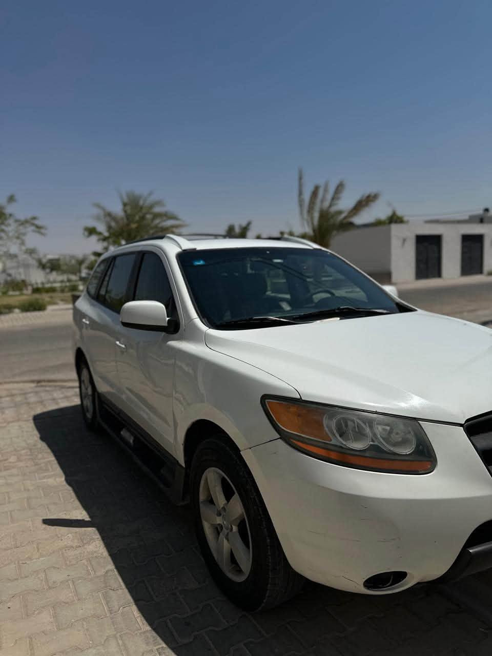 هيونداي سنتافي 2008 وارد كوري – مواصفات خاصة
🔹 محرك 2700 V6 – 6 سلندر
🔹 7 راكب
🔹 فتحة سقف
🔹 تدفئة كشنات
🔹 تحكم ستيرن صوبين
🔹 كشنات جلد أسود
🔹 تبريد 3 قطع
🔹 السيارة مجهزة بمنظومة غاز مركبة في الورشة الحكومية
🔹 موجود كارت الصيانة الخاص بالمنظومة
🔹 رقم بغداد إنكليزي جديد
🔹 الرقم باسمي ونقل أصولي

🎨 الحالة والصبغ:
نص جاملغ ونص باب صبغ فقط، والباقي حسب الفحص.

📌 السيارة مواصفات خاصة ومناسبة للعائلة، والفحص على المشتري
***********
