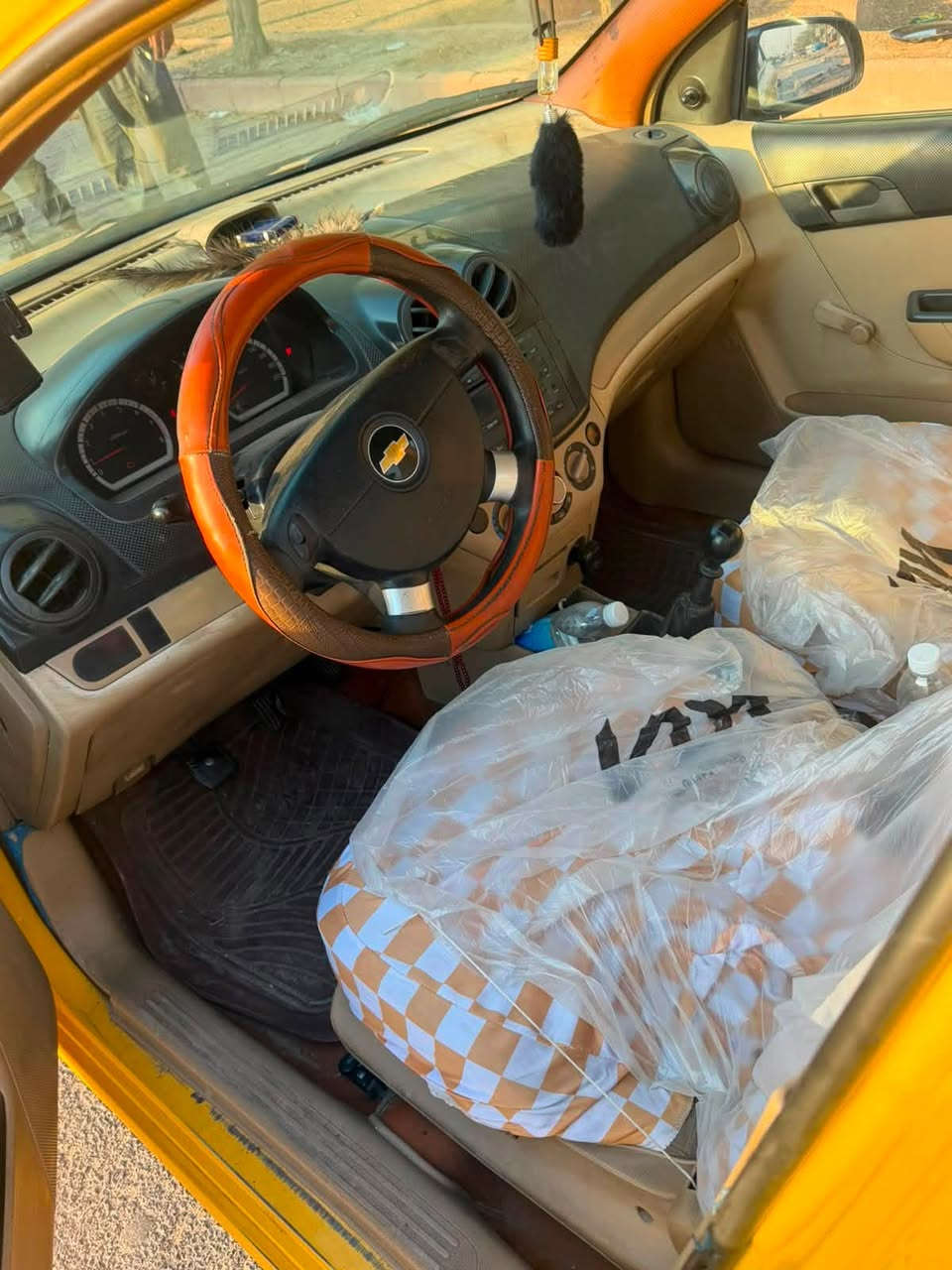 السلام عليكم
افيو مديل ٢٠١٠ 
خليجي شركه عامه لا صبغ ولا ضربه 
بغداد نكليزي 
مكينه مفتوح كير جديد صار سبوع شاده 
تبريد ثلج 
السعر ٤٥
بيهه مجال حق الجيه فقط 
المكان بغداد 
كاظميه 
***********
