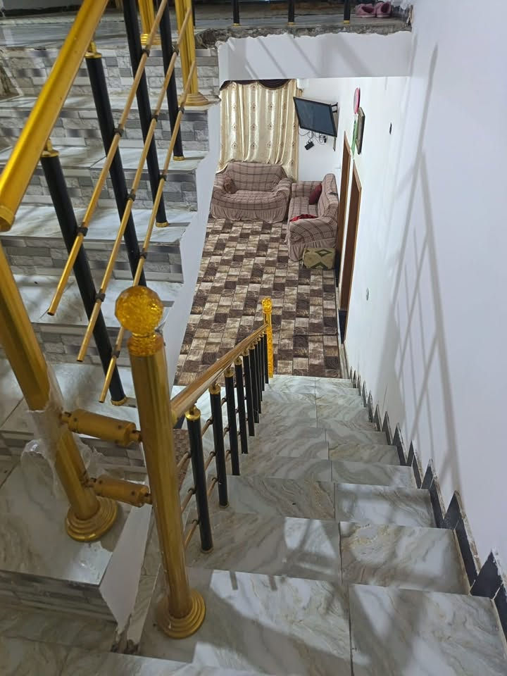 بيت ٢٠٠ متر حي النفط الزراعي بصف مجمع البيادر طابقين غرفتين فوك وغرفتين جوة بيت مرتب بناء شخصي للستفسار  ***********
