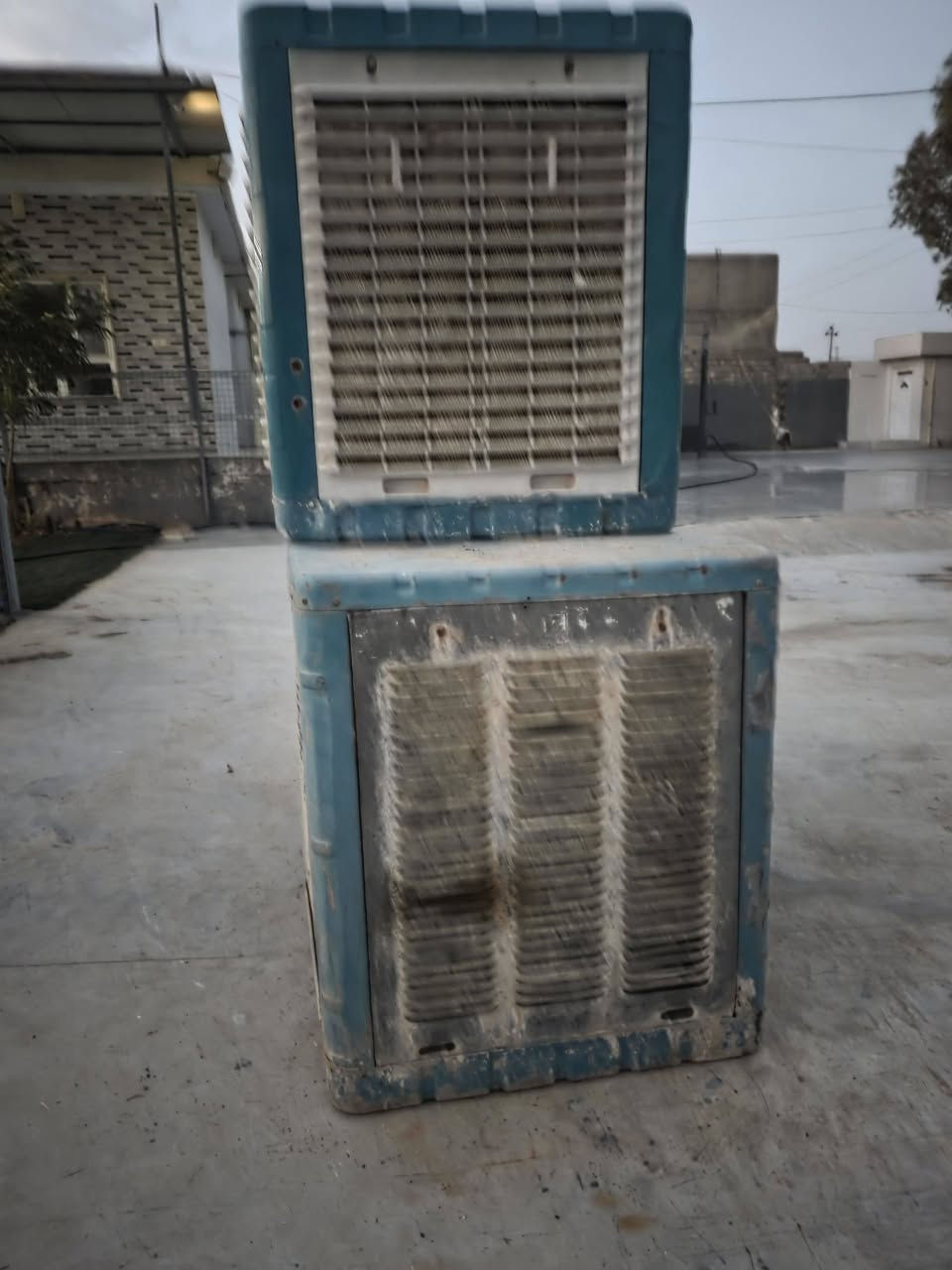 هيكل مبرده نظيف جدآ  العدد 3 وحده مع ماطورها عاطل للبيع ادفع سعر..*********** ناحية برطلة قرية طوبزاوا شارع العام عمود 70
