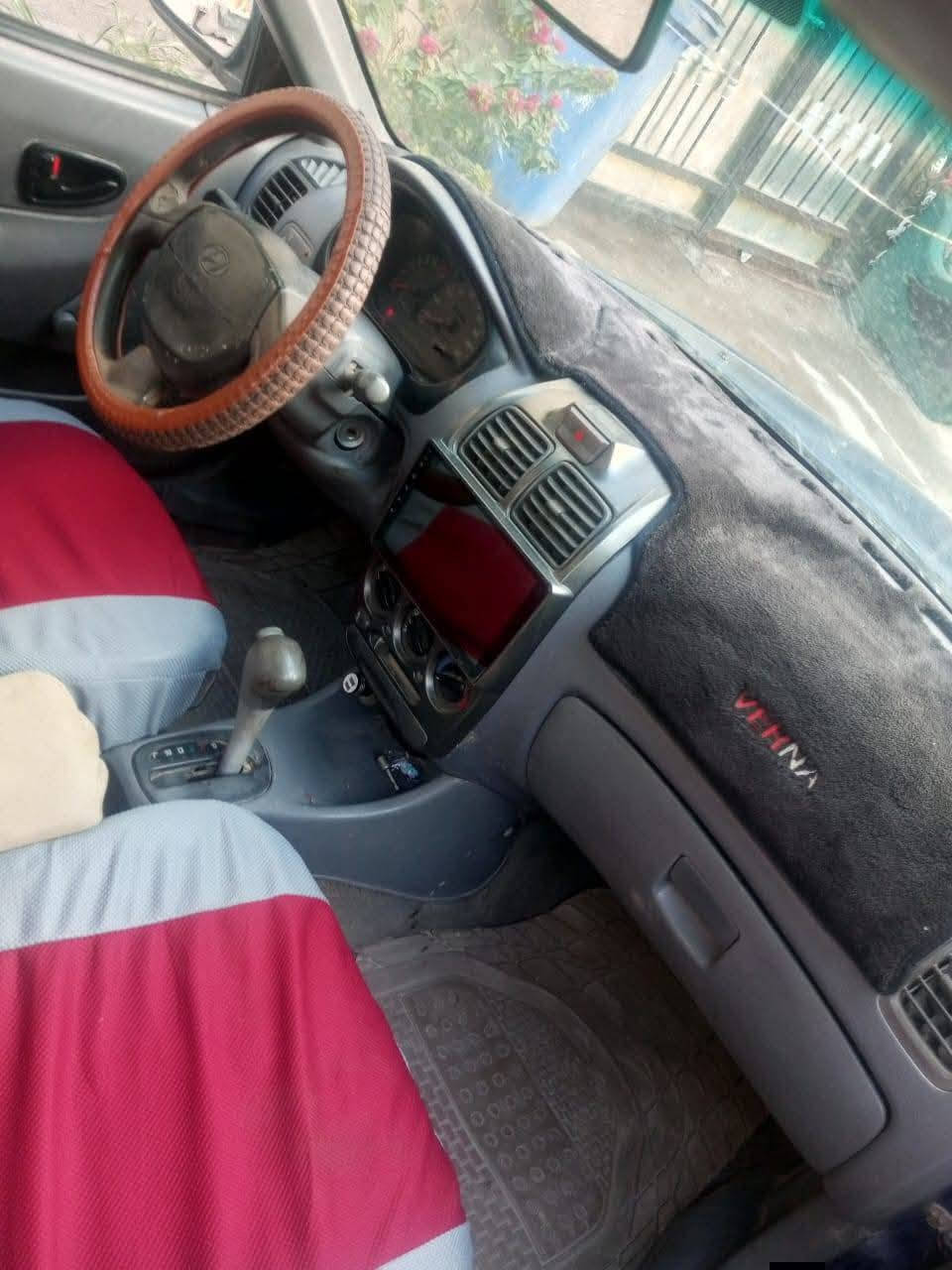 موديل 2000
مكينة كير خير من الله 

 تبريد عوزة بس غاز

رقم انكليزي

السيارة باسمي 

ب42 وبيها مجال حك الجية 

***********
