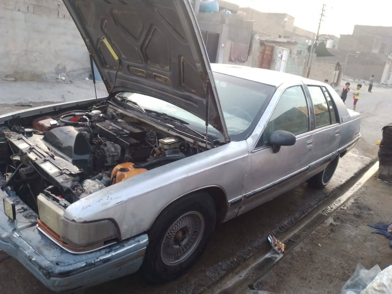 السلام عليكم سيارة بيوك موديل ٩٢ رقم انكليزي نينوى هزة جديدة مشروع وطني كير ومكينه خير من الله للبيع السيارة بأسمنه تحويل ثاني يوم اني مكلف بالنشر العنوان بغداد السعر ١٨ ورقه وبيها مجال حك الجيه رقم صاحب السيارة ***********
