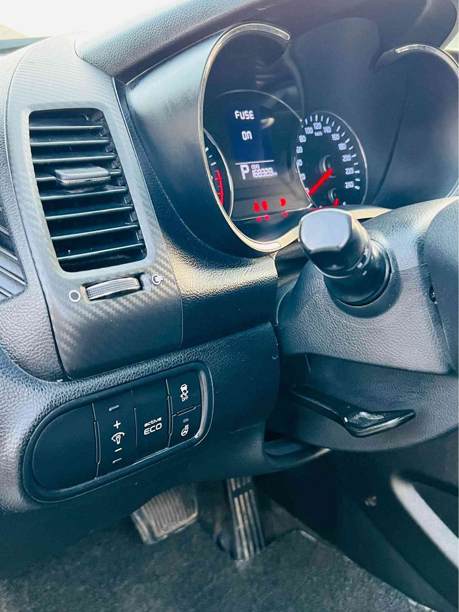 kia z5 
بسم للّٰةالرحمن الرحيم
كيا سيراتؤ ٢٠١٤
براوةى دوبةى شوين براوةكانى چاك كراوةتةوة
كؤدى بؤ كراوة بة ناوى خؤمانة
سپى سةدةف
eco    ocs شوين شاحن شوين فلةش
١٦٨ هةزار هةقيقى رؤيشتوة
كير مةكينة دةرو بةردى بةشةرت 
بةردى گزؤزى تيداية بةنزين هةر ناخوات
سوكان هيتةر سوكان فؤليؤم  شاشة ئايپات
كاميرة حاسة  كيچ ليزةرى  
ئاوينة ئيشارةت ئاوينة هيتةر دژة فول
كوشن جلد كوشن هيتةر
قفل مةركةزى
٢٠١٣ مانگى ١١ يانى ٢٠١٤
پاترى تازة  رؤنى گير و مةكينةى تازة گؤردراوة
تايةكانى باشن
ليد حةدةسة 
سةقف كةڤةر بةشةرت  كير مةكينة بةشةرت ١٠٠ فيتةر
دةعم ليدران بةشةرت   
كامل كامل مةسرةف كراوة بةس ليى خورةو دوعاى خيرمان بؤ بكة سةيارةكة هي مالةنة هي مةحرز نية بةدلى خؤم مةسرةفم كردوة 
هةموو شتم نوسيوة  ية ٢٥٠ مةسرةفى هةبوو 
٥ كةلا برا 
لة مالةكة بيمنةتم 
***********وةتس ئاپى لةسةرة
***********ڤايبةرى لةسةرة رانية, السليمانية
