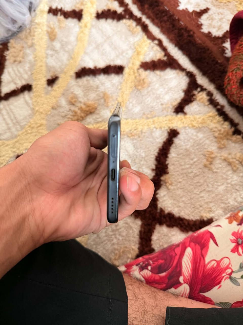 (مكلفه بنشر) 
هونر اكس 9 سي ذاكره 256 الجهاز ما مفتوح بس فطور بل شاشه هسه توه طاح مني و تفطرت الشاشه الجهاز استخدام شخصي لا داخل تصليح ولا بي شي غير الفطور الي بل گلاص الخارجي مال الشاشه لا مأثر على لمس ولا اي شي البصمه و السماعات و كلشي شغال بي الجهاز السعر ٢٢٥ و بي مجال للشراي للتواصل هاذه رقم صاحب الجهاز  *********** بي واتساب و رصيد
