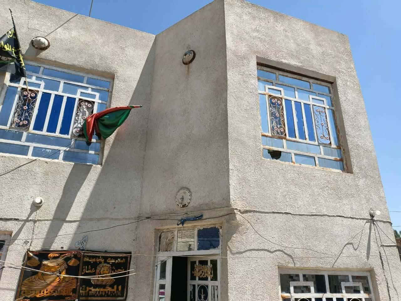بيت للبيع المساحه 240 متر السعر 40 وبيه مجال للشراي يدلل البيت  درجه اولى موقع البيت حي الزهراء على شارع الشريفات مراجعة الرقم ***********
