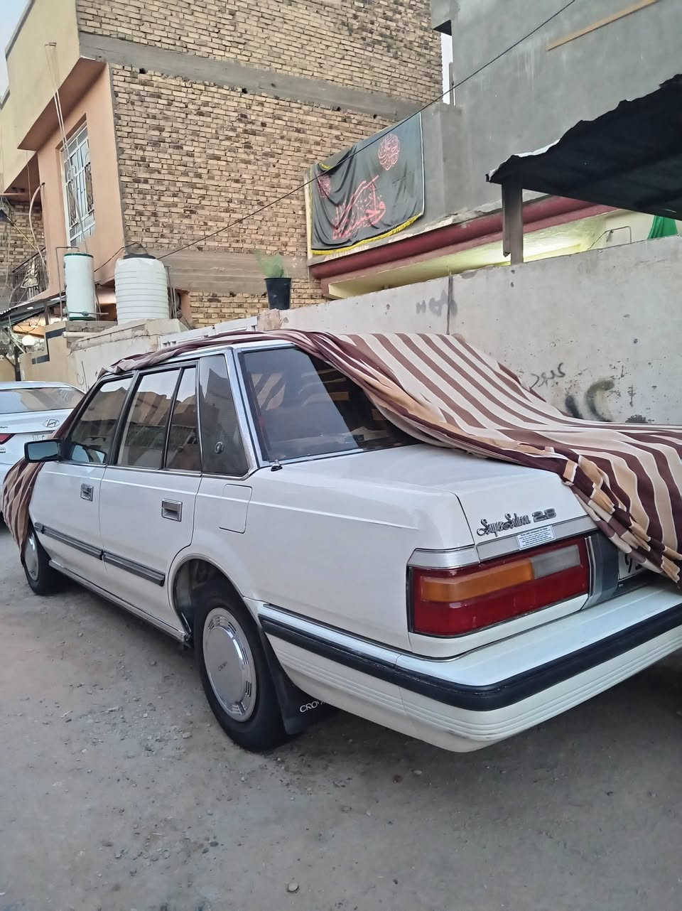السلام عليكم ورحمه الله وبركاته اخوان سوبر للبيع موديل 1984 السياره كلها عالشركه تبريد تدفئه
السعر ١١٥ بيها مجال 
للأتصال
***********
***********
***********
