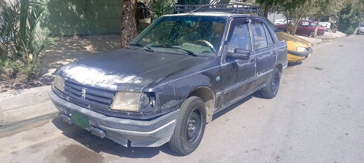 بيجو سنويه بيضه محرك بي اثر نفخ كير نضيف طخم نضيف عليها غرامه ١٠٠ الف السياره شغاله ترايك وين من يعجبك شرط نكره سلف السياره مابيها صبغ فقط تقحيل ولباقي كدم العين مكاني حي القاهره السعر ١٠ وبيها مجال قليل شرط الوكاله ولتحويل ***********
