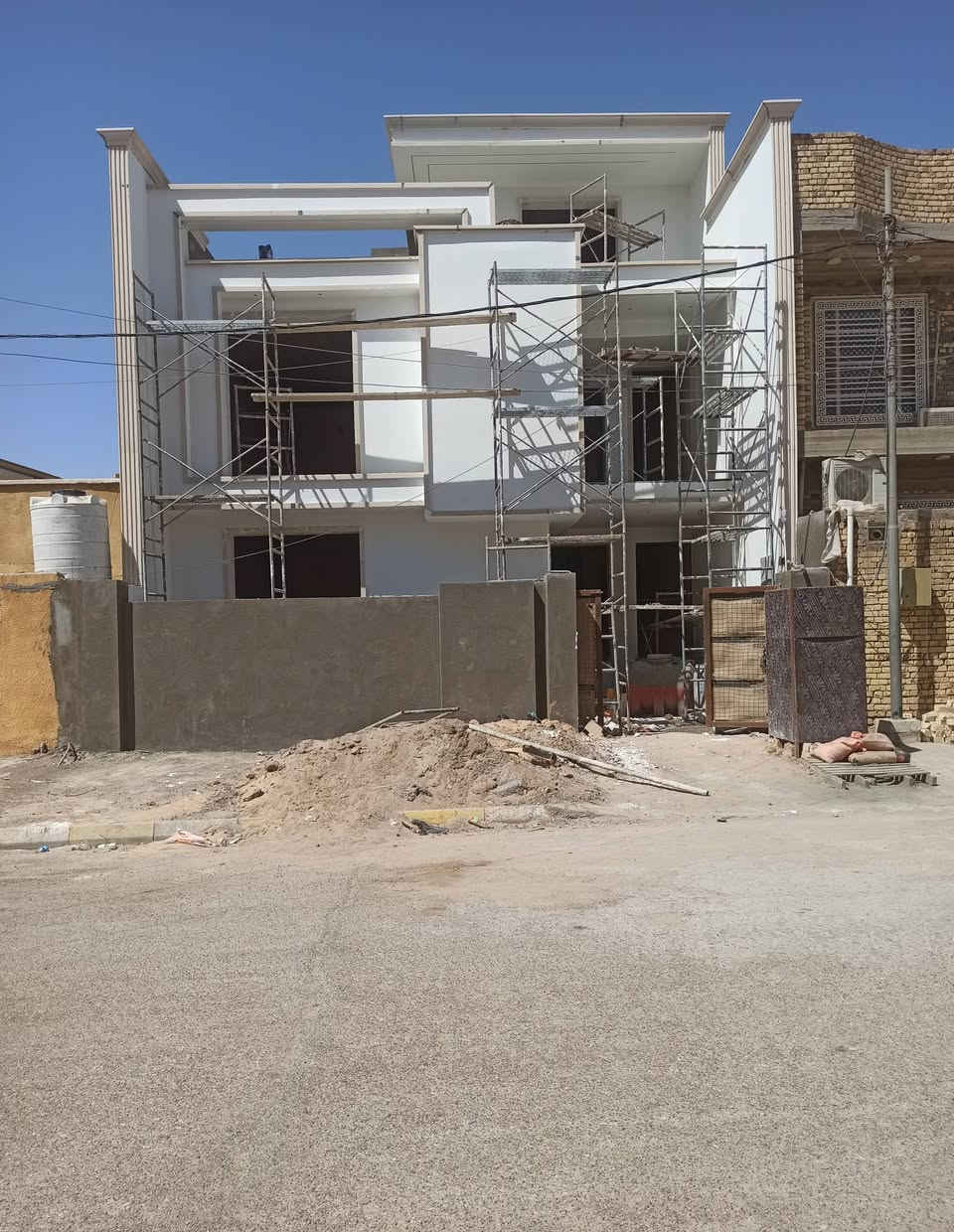 برج واسط لعمل كافة انواع الديكورات الخارجية 
حجر- حلان- بشتة- قرض- طلس- مرمر- فوم استربولي تركي-  وكافة انواع الديكورات بأسعار تنافسية
للتواصل الاتصال على الرقم. *********** او على الواتساب او مراسلة البيج
