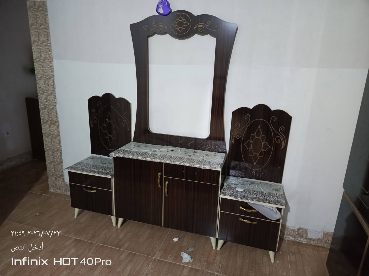 غرفه نوم للبيع ست قطع باب اول  بس جام الميز اتوليت واحد من الكنتور مكسورات كامله العنوان كركوك السعر 350 وبيه مجال للطيبين اي استفسار تعال خاص او اتصل ***********
