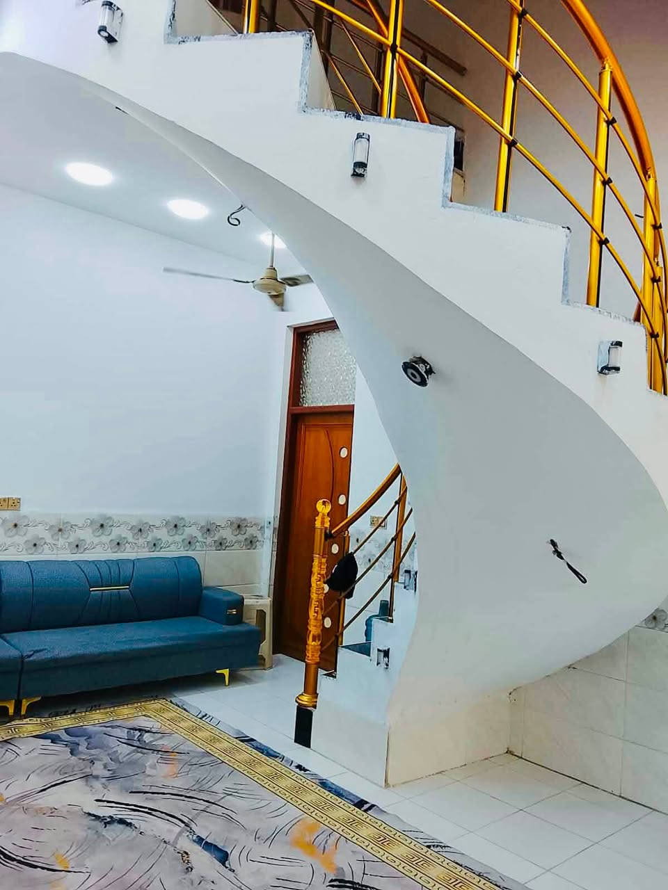 🏡 دار موقع مميز وبسعر مناسب وبناء حديث
📍 الموقع: حلة حي الرضا الثانية 
طابو زراعي سند 25
✅ طابقين.
📐 المساحة بالسند: 135 م².
📐 المساحة واقع الحال: 200 م².
🛏️ 3 غرف نوم (غرفة في الطابق الأرضي وغرفتان في الطابق العلوي).
🛋️ هول استقبال.
🍽️ مطبخ.
🚿 3 حمامات.
🚗 كراج.
🪜 درج دور 
بيت ركن عرض الشارع ١٤ متر 
السعر ١٢٥ فقط مع الاثاث للاستفسار ***********
