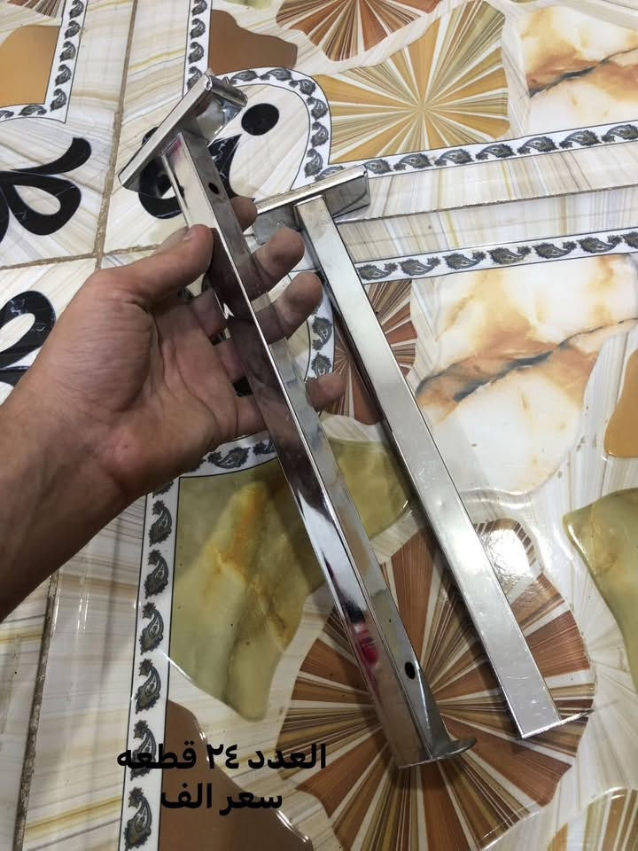 مستخدمه • ٥٠ قطعة • ابيض واسود