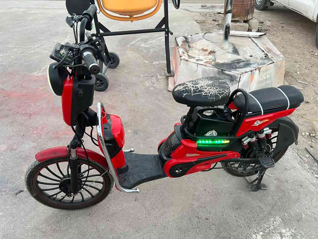 ماطور شحن جديد نضيف 5بطاريات تبديل جديد شرط جديد 2027
كلها شرط كلها شرط 
بس صطاب وراه عيار فقط 
كلها شغال أنطي شرط 
سعر 275 بي مجال 
كامل شاحنه اصلي 
سرعه 99
موضح بل صور 
✋انطي شرط بطاريات جديد وشرط فحص
