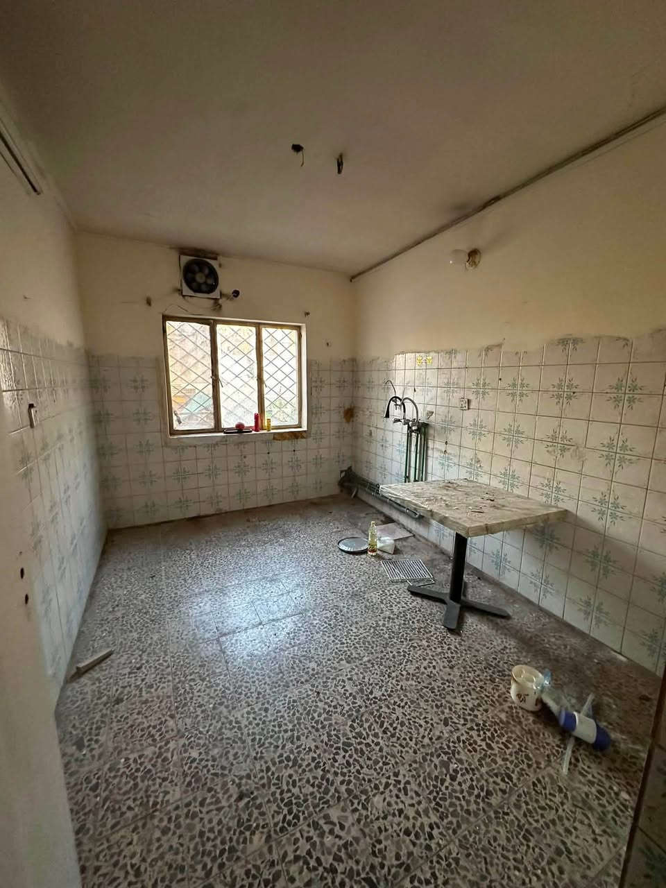 � للإيجار في السيدية – مربع الاقتصاديين

مشتمل طابق أول معزول عزل تام، مساحة 150 متر، ويحتوي على:

🚗 كراج كبير يسع 3 سيارات

🌳 حديقة خلفية بمساحة 200 متر

🚪 مدخلين
🛏️ غرفتين نوم
🛋️ صالة كبيره 
🍳 مطبخ
🚿 خدمات عدد 2
🏠 سطحين وبيتونة

💰 الإيجار: 800 ألف 🔶

📍 الموقع: السيدية – مربع الاقتصاديين

للأستفسار اكثر ☎️📞
***********
