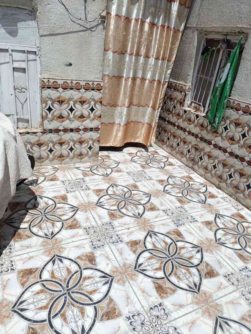 بيت البيع بل تضحيه شارع العياده يم صيدليه فدك أو يم مدرسئ قبضه الهدى البيت 200متر   طارمه جبيره 3غرف الغرفه ال3نضام سويت صاله عدد.2 ودوانيه ومطبخ وحمام وترك داير البيت متر وربع الاستفسار أكثر. ***********. ،،سعر البيت 140 وصل بل مكاتب 130
