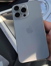 ايفون 15 برو ماكس • ٢٥٦ • بطاريه ٨٥
