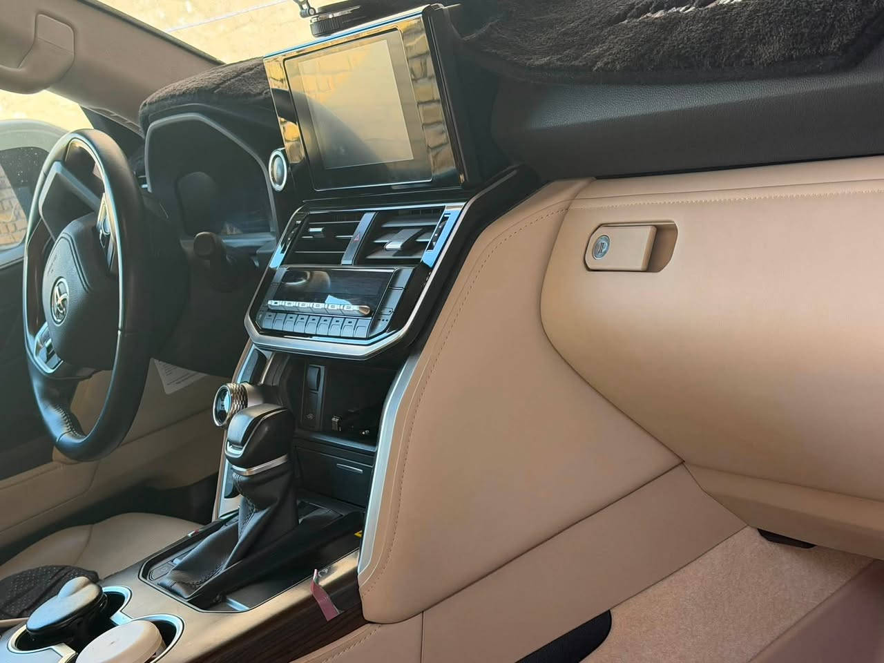 لاندكروز  GXR  موديل.    25
رقم بغداد 
ماشيه. 18500
داخل الضمان السياره 
كفاله السياره 
مواصفات 
2كشن كهرباء
2كشن تبريد 
كامره وحده 
حساسات 
3 شاشات 
وباقي المواصفات المعروفه 
بيع فقط 
الاستفسار الاتصال. ***********
