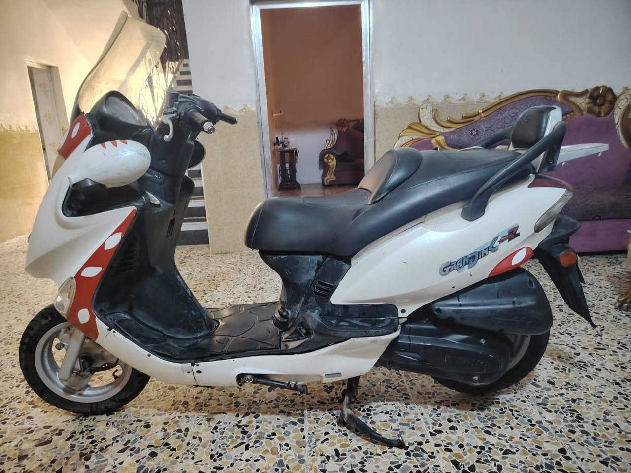 يا الله دراجه كايمكو محرك250cc مسجل رقم وسنويه تحويل ثاني يوم سعر800وبي مجال مكان رمادي بريشه هاذ رقمي للتواصل ***********مو شراي لا تعبني ولا اتعبك
