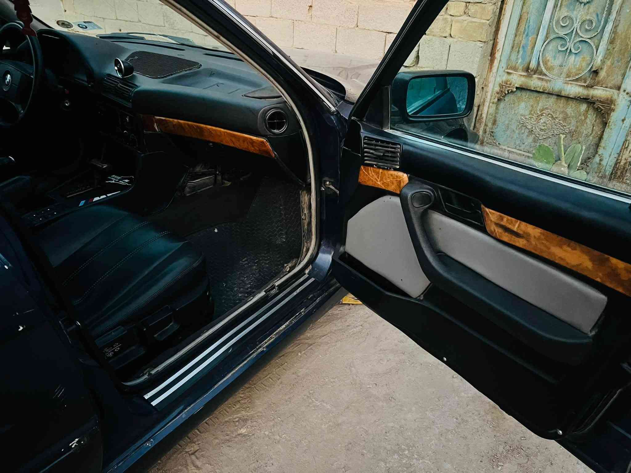 سلام عليكم
بي ام 525 موديل 91
فتحة...
داخل جلد  اسود
مكينه كير حداديه جدد
كهربائيات كلهه شغاله
جام سنتر لوك 
تبريد ثلج... 
رقم بابل إنكليزي سنويه لل28 راعيه بناصرية
سياره جاهزه من كلشي
مكان السيارة ناصرية المركز
السعر 50 وبي مجال
***********
