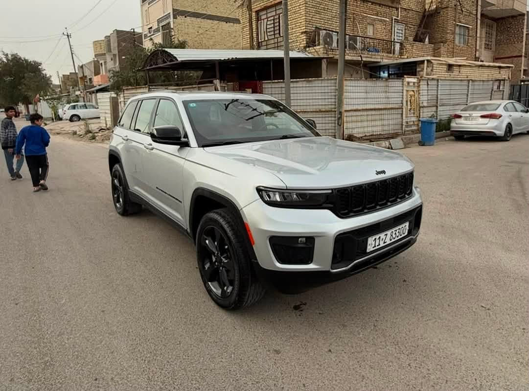 🌹🌹تحية طيبة🌹🌹
جيب 2023 بلاك توب 
امريكي صور الضرر والسونار مرفقة
بدون ايرباك بدون دواخل 
نص فول 
مكينة V6 3600 
مكينة كير مكفول 
رقم بغداد باسمي 
السعر 270 ورقة 
عنوان بغداد معارض الكريعات
***********
