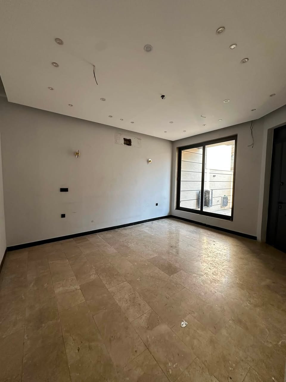 🏡 للإيجار في السيدية #VIP
✨ دار مودرن – تشطيب درجة أولى

📐 المساحة: 150 متر
🛏️ 4 غرف نوم
🛋️ صالة واسعة
🍽️ مطبخ
🚿 خدمات
🚗 كراج
🚪 مدخلان

📍 الموقع: السيدية – شارع الخيزران

💰 الإيجار: 2,000,000 دينار شهريًا
📅 الدفع: مقدّم 6 أشهر

للاستفسار والحجز، راسلنا على الخاص أو اتصل بنا.

***********
