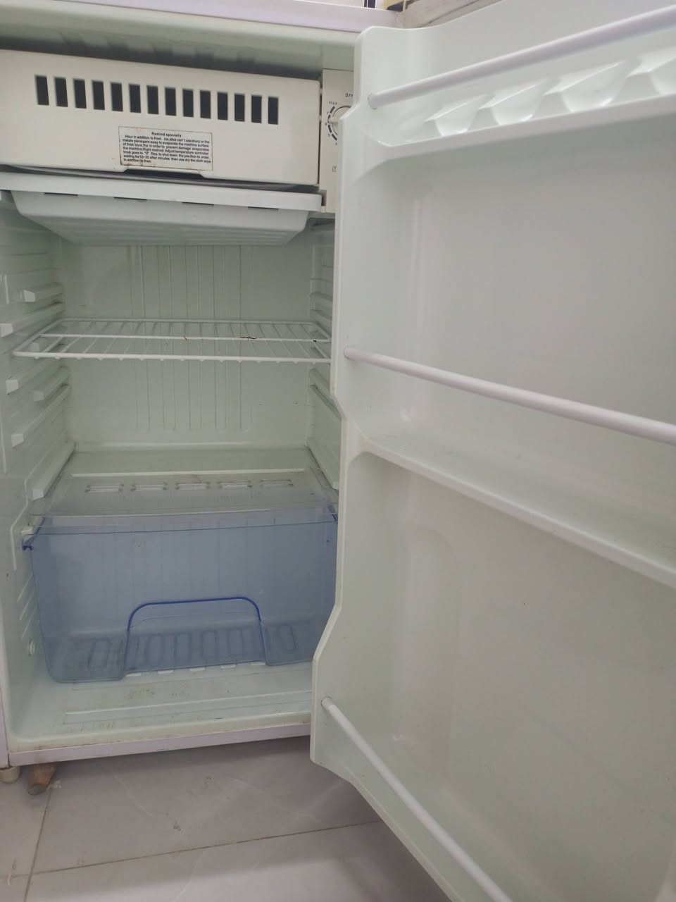 ثلاجا حجم صغير كل عيب مابيها بيع مستعجل مكان كركوك حي عسكري السعر 75بيها مجال بصيط الإتصال  ***********

