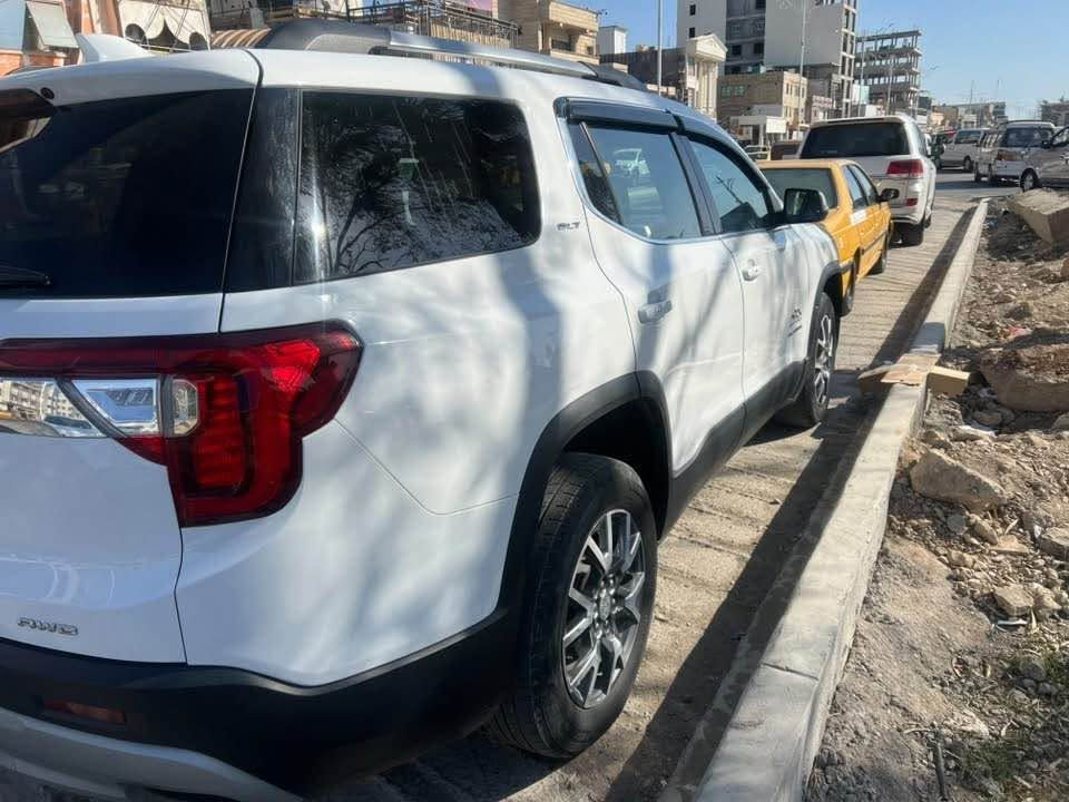جمسي اكاديا موديل 23 محرك 2000 للبيع بسعر مناسب جدا 178 ورقه السياره بأسمي رقم بغداد تحويل ثاني يوم 
السياره بدون صبغ فقط دعاميه مبدله ومصبوغه 
مكان السياره العماره مركز المدينه 
*********** عمارة, ميسان
