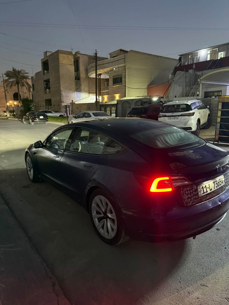 🚘 Tesla Model 3 2022 للبيع
🔵 اللون: أزرق  
📍 رقم بغداد  
📏 الممشى: 108,000 كم  
💰 السعر: 100 ورقة، قابل للتفاوض

• منظومة المي كاملة  
• المروحة + الراديتر  
• صدر السيارة  
• الدسكات  
• البطارية ما مفتوحة ولا واصل إلها شواصي  
• ماطور حديد  
• صيانة كاملة للسيارة

🔧 السيارة جاهزة للصبغ والسمكرة فقط.

⚡ جميع كهربائيات السيارة شغالة، والشغل من إيد بلال تيسلا.

📌 السيارة تُباع على وضعها الحالي.  
✅ شرط الفحص الكامل قبل البيع، افحص السيارة وكهربائياتها وبطاريتها وكل تفاصيلها قبل الشراء.

*********** ( رقمي )
