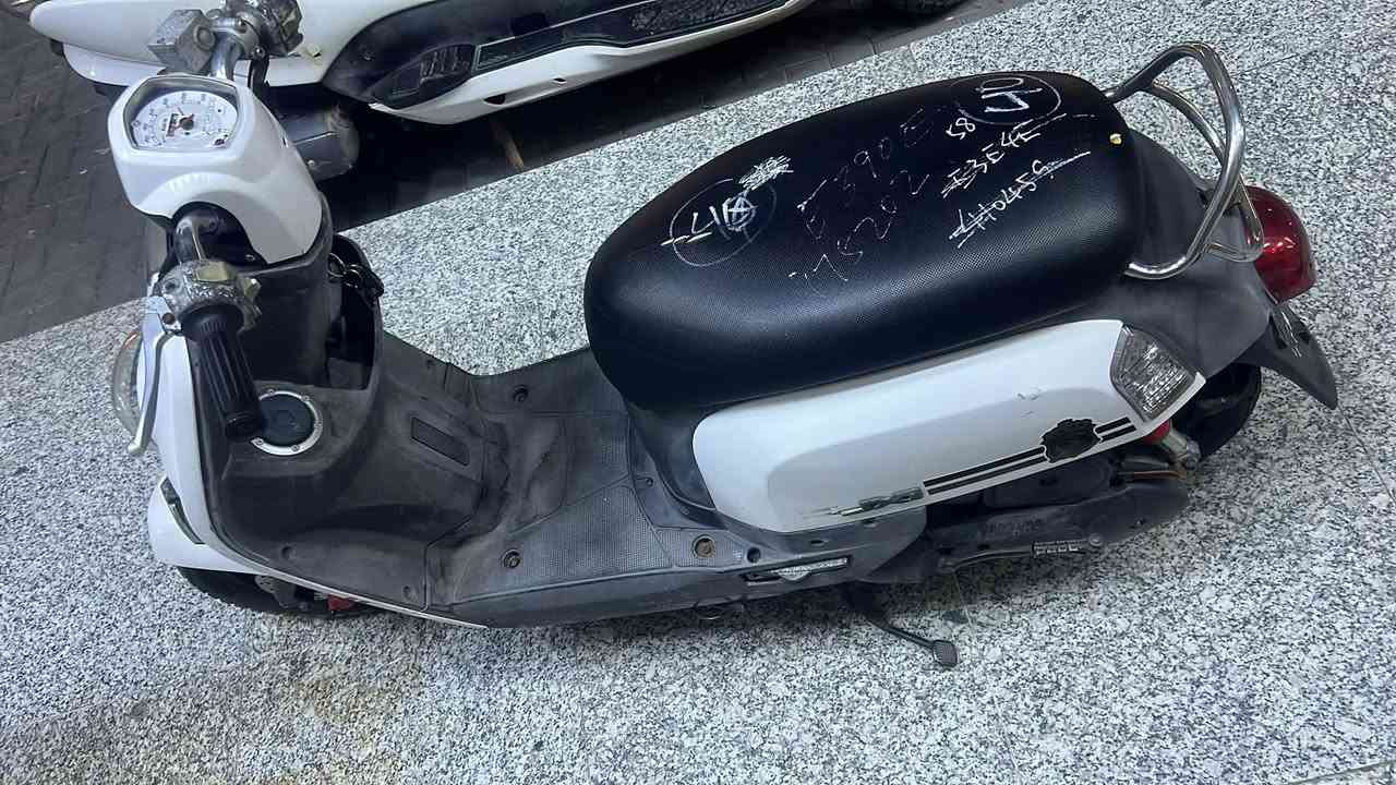 للبيع بوليس ما مفتوحه رمبه  ختم واحد ويه المكينه كفاله كلشي شغال بيه سلف هندر لايت هورن اشاير قفل ستيرن كشن المكان البصره المعقل السعر مليون و١٥٠ للاتصال ***********
