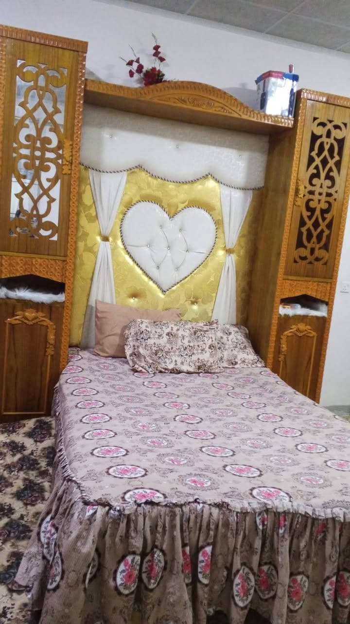 غرفه صاج 6 بواب تفصال فصلتها اب مليون 900 صارلها 6 شهور رايدها اب مليون و
200 وبيها مجال شرط نضافه

***********
