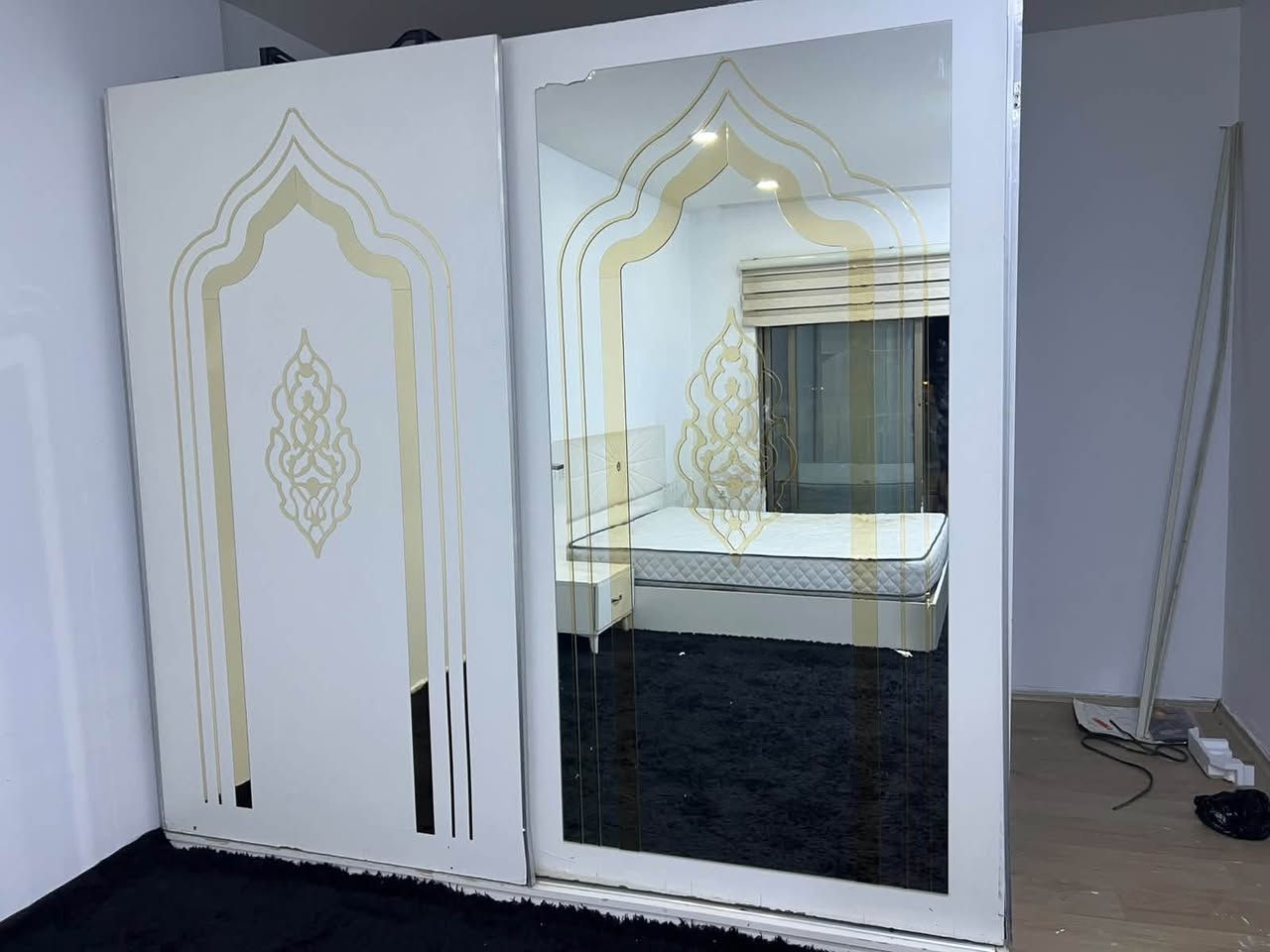 اغراض منزلية للبيع شارى ماموستايان تخم قنفات (٥) مقاعد ٢٥٠ الف غرفة نوم مع دوشك ٣٠٠ الف ميز طعام ٥٠ الف كاونتر ٤٠٠ الف تواصل ***********
