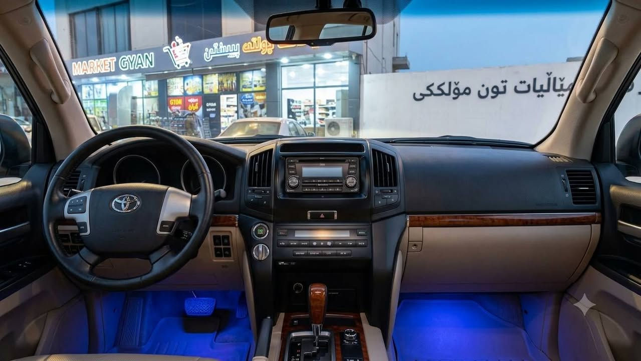 لاندگرۆزەر.وەنەوشە 2012 gxr v8
هیچی پێوە نییە ،سەنەوی تا 2031 ,170 هەزاری حەقیقی ڕۆشتووە ،ناو زەرد ،بەشەرتی ئەوەی گێڕو مەکینەی سپانەی بەر نەکەوتبێت ،شتی پاکیش پێویست بەوەسف ناکات زۆر جوان ماوەتەوە
***********
ڤایبەر و وەتس ئەپ
