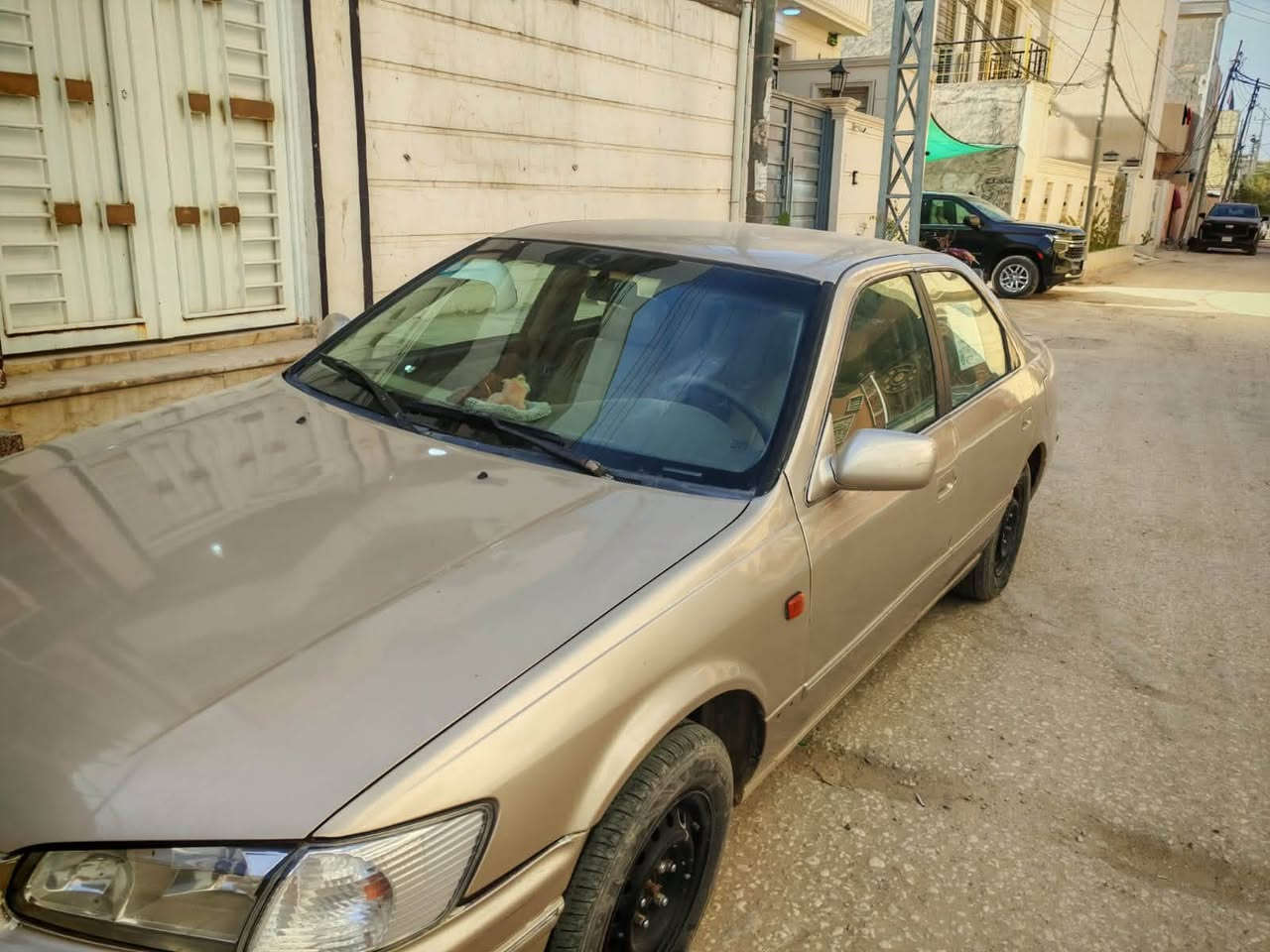 السلام عليكم.             
سيارة كامري موديل 2000.     
صبغ عام.         
تبريد مكينه حداديه مكفول
سنويه 2030
مداور ثاني يوم
55$ بيها مجال للشراي
***********8
