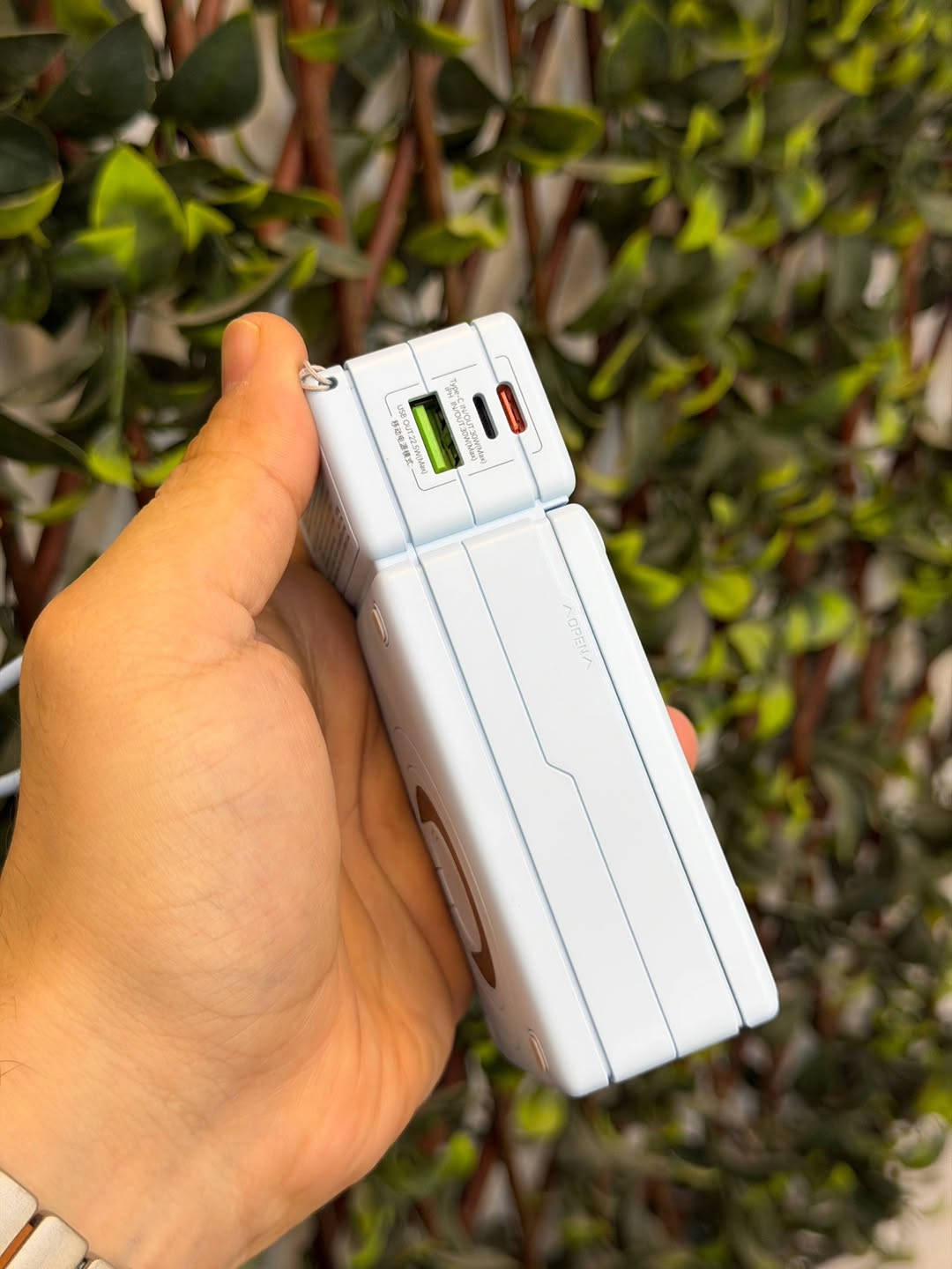 عرض يوم الاثنين 🔥

شاحن طوارئ حجم 20,000mAh
وبقدرة 30w
منفذ قلاب
كيبل مسكه
ماكسيف لاسلكي
وستاند مكتبي 
وشاحن جداري
وبضمان سنة من remax

التفاصيل داخل الفديو

عرض يوم واحد فقط او لنفاد الكميه خلال يوم الاثنين 

————————-

السعر  ٤٥  الف فقط يوم الاثنين لطفاً

————————

توصيل كل العراق ٥ الأف

————————-

للحجز او الاستفسار المراسله على الواتساب

*********** 
***********

————————-

العنوان شارع فلسطين مجاور الكوخ مكتب H&H

————————-

رابط جميع برامج التواصل https:// heylink.me/hussein.handh/

———————-

رابط الانضمام لكروب الواتساب https://chat.whatsapp.com/FvFJNN4B3DU3r8Zw96uhig?mode=gi_t
————————-

رابط الانضمام لقناة الواتساب ‏ https://whatsapp.com/channel/0029VbCZofYISTkPK9NW1729

نص مكتوب في الصور:
- عرض يوم الأثنين فقط 75% Charged 98 FOLDABLE 30W+22.5W 20000mAh 4 IN 1 POWER BANK ON/OFF 30W+22.5W 20000mAh 4 IN 1 POWER BANK ON/OFF سعة كبيرة 20000mAh ماكسييف Magnetic شاحن جداري 30W + 22.5W 3 منافذ شجن 3 Inputs 4 Outputs