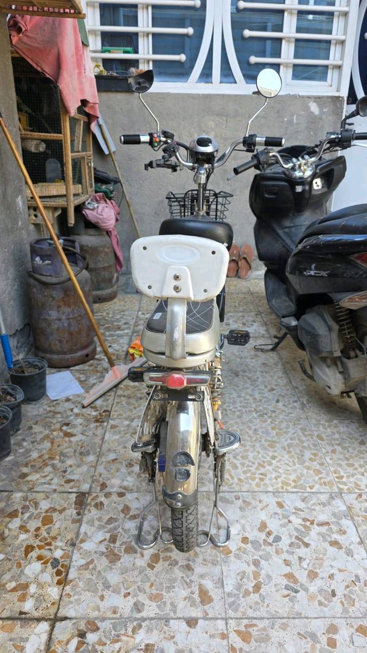 دراجة شحن 4 بطاريات فول ما ماشية كيلو فقط الدراجة متروكة البطاريات جداد للسعر 200الف الاستفسار الرقم ***********