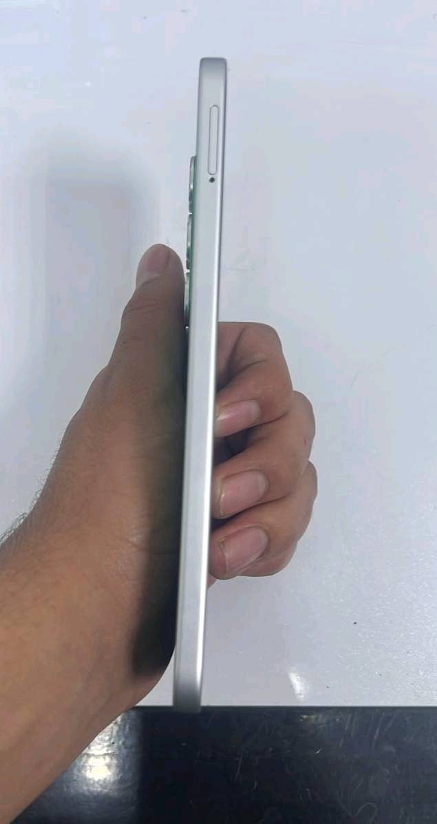 هوت 60 برو نضيف قبل فتره اخذته ذاكره 256 عشوائيه 16 عنواني الشعب