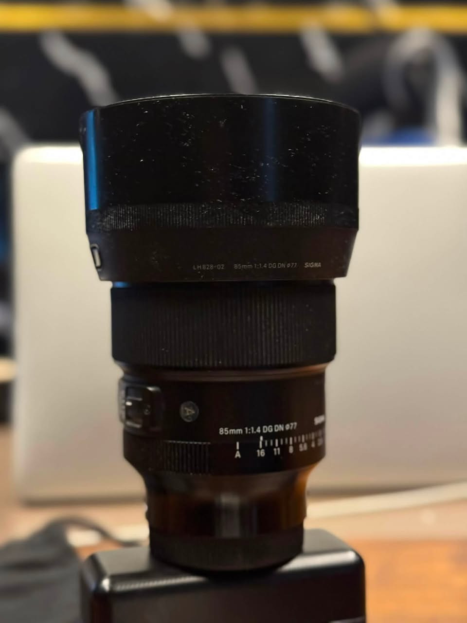 عدسة  سوني 85 1.4  🎥Dg Dn Sigma Art Sony
العدسة جداً نضيفة وشغالة بدون اي مشكلة 💯
بس الاطار مالتها الداير مدايرها طاح شوي منه بسبب البلاطه ⚠️
***********
