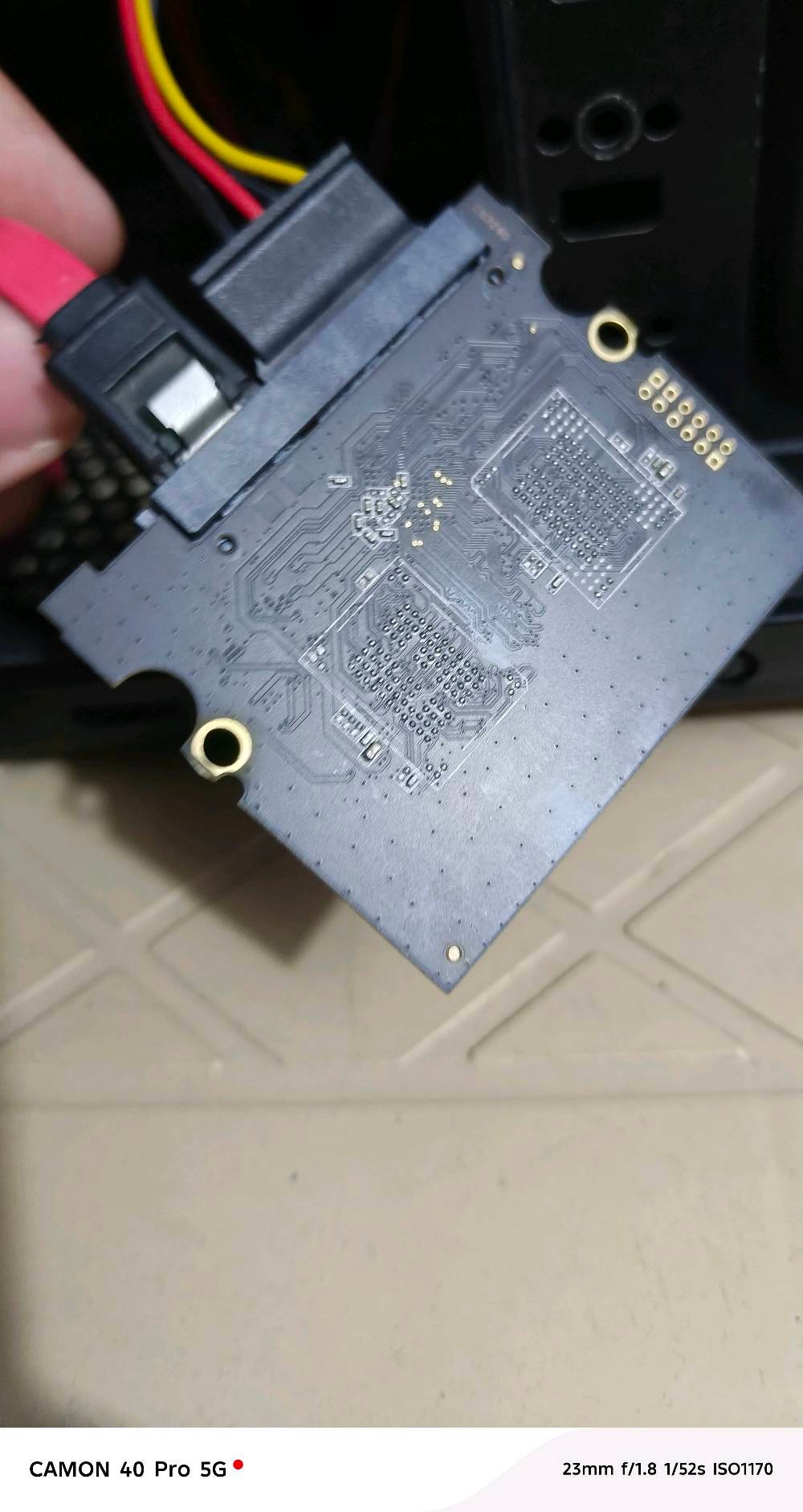 السلام عليكم PC GAMING للالعاب المتوسطه والقويه على اعدادات منخفضه 
‏مواصفات ال PC:
‏CPU : I5 3570
‏RAM : 8 DDR3
‏GPU : GTX 1050 TI 4GB MSI
‏PSU : 600W
‏STORAGE : SSD 120GB Lexar + SSD 240GB Kingston + HDD 500GB + HDD 230
‏يعني اربع هاردات 2 SSD و 2 HDD
‏
‏الملحقات:
‏شاشة LG حجم 19 75Hz
‏ماوس كيمنك RGB
‏ماوس باد Battelfeild
‏وكيبورد كيمنك RGB
‏UPS 850 Tiger بحاله ممتازه استخدام بسيط
‏السعر 375 وبي مجال حك الجيه للتواصل ***********
‏الاستفسار عن باقي التفاصيل واتساب على الرقم اذا تريد اصورلك الالعاب واداء الجهاز
‏والي ما يعرف الاسعار لا يجي يعلق ويقطع ارزاق العالم 
‏ابحث على اسعار القطع وتعال سولف 
‏ملاحظه / ما عـــنـــدي توصــــيــــل