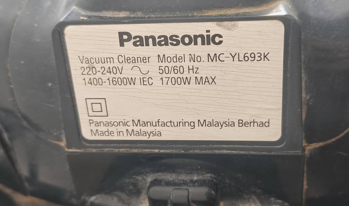 مكنسة كهربائيه شغاله نضيفه وحلوه نوع Panasonic اصليه سعرها مناسب جدا جدا وتساب خاص تعال اكو خدمة توصيل وبالخدمة ***********
