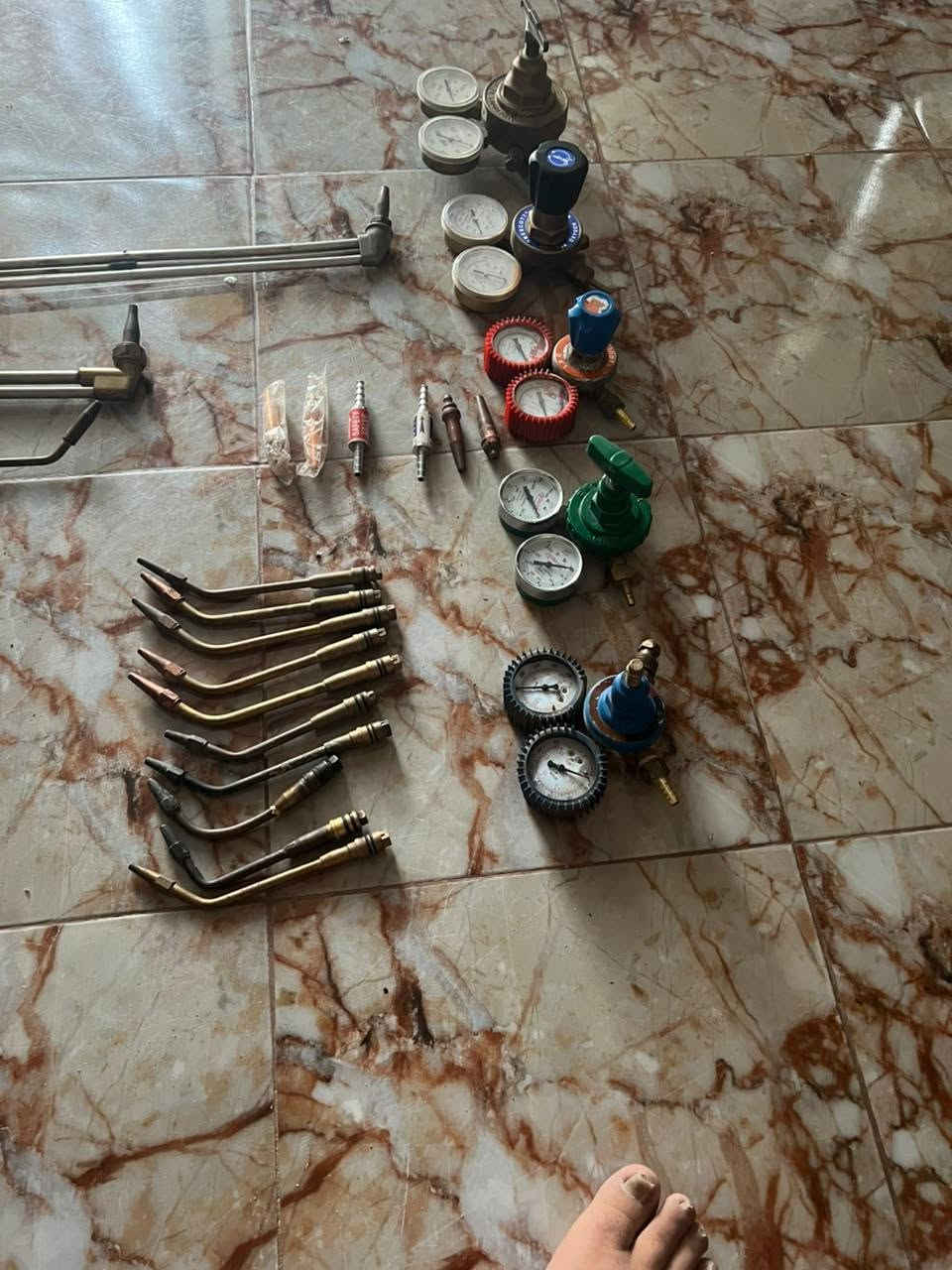 السلام عليكم اخوان اي شي موجود بلتصوير للبيع شلع ادوات جديده واصليه متوفره كافت الادوات وبخدمتكم مكاني بغداد اي ستفسار تصل وخادمك *********** اخوكم ابو حيدر
