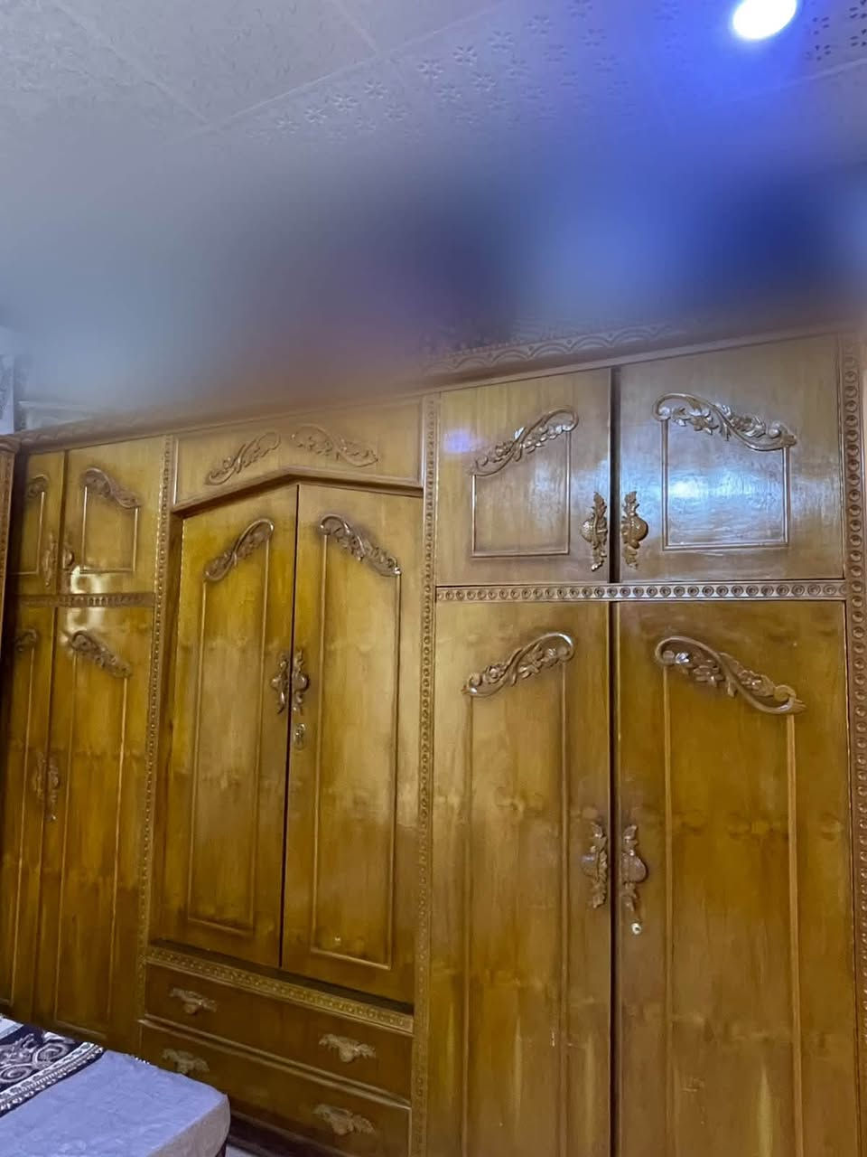 سلام وعليكم. السعر (مليون وبيها مجال)
غرفة خشب زان 11 قطعه للتواصل ***********
