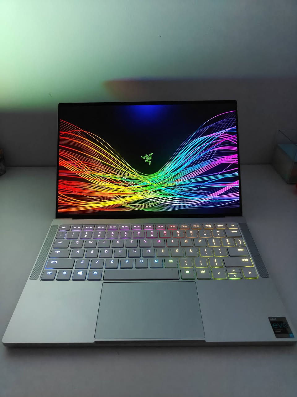 رازر بوك ١٣ • i7-1165G7 • رام ١٦جيجا