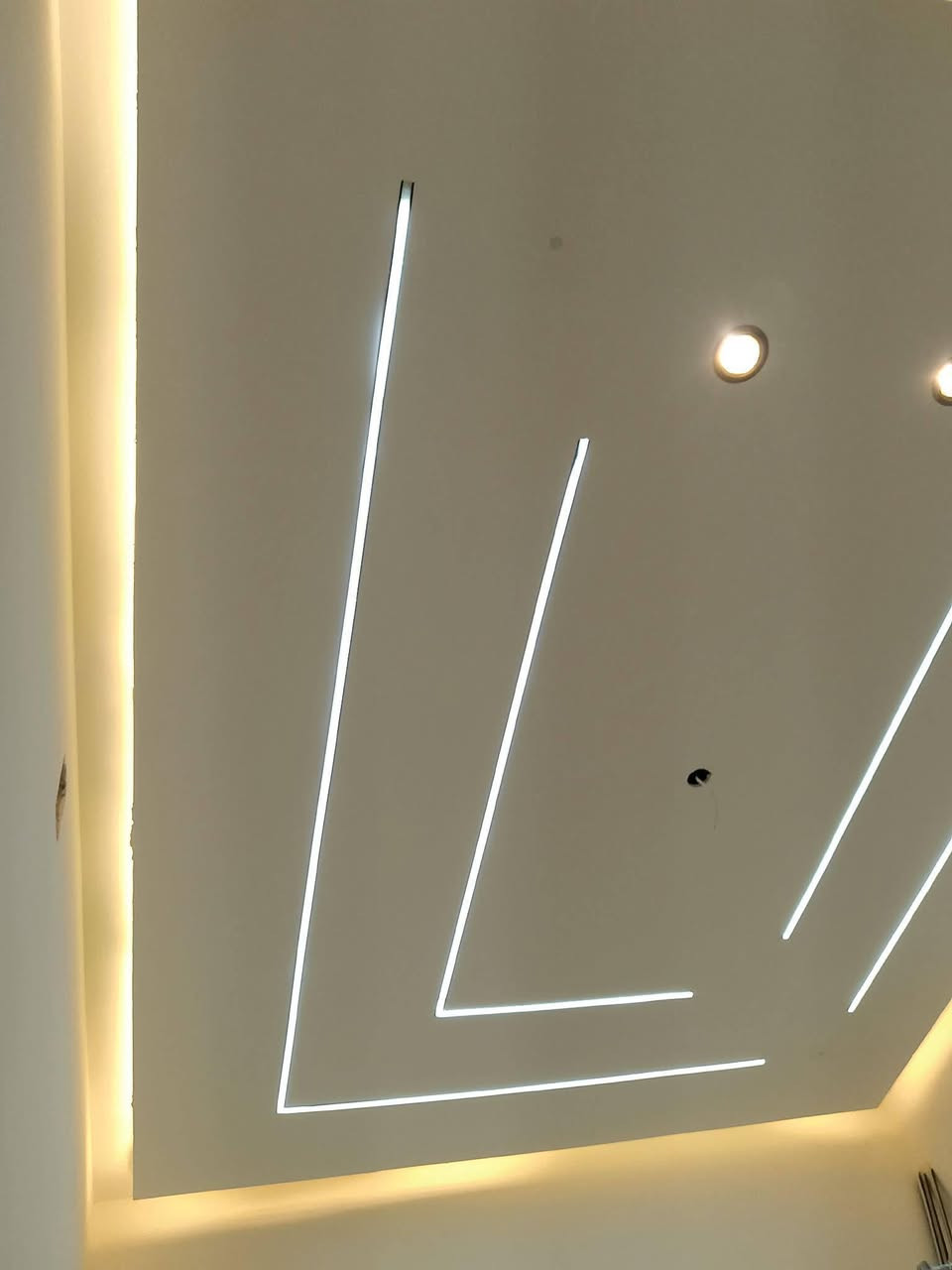🔥 جدد منزلك الآن.. بأعلى جودة وأفضل الأسعار! 🔥
تعبت من الرطوبة وتبحث عن ديكور يعيش العمر؟
نقدم لك خدمات الصبغ والديكور المتكامل:

📌 جبس بورد: سقوف معلقة وديكورات جدارية بأحدث الموديلات.

📌 بوردكس: الحل النهائي للرطوبة والحرارة الخارجي والداخلي.

📌 سقوف ثانوية: تصاميم مودرن تمنحك إضاءة مخفية مريحة وفخمة.

📌 أصباغ حديثة: مواد أصلية قابلة للغسل ومقاومة للخدوش.

📐 شعارنا: الدقة في العمل والسرعة في التنفيذ.
💰 أسعارنا تنافسية وتناسب الجميع مع ضمان حقيقي على جودة المواد.

ونشتقل هم نضام اقساط

للتواصل ***********
