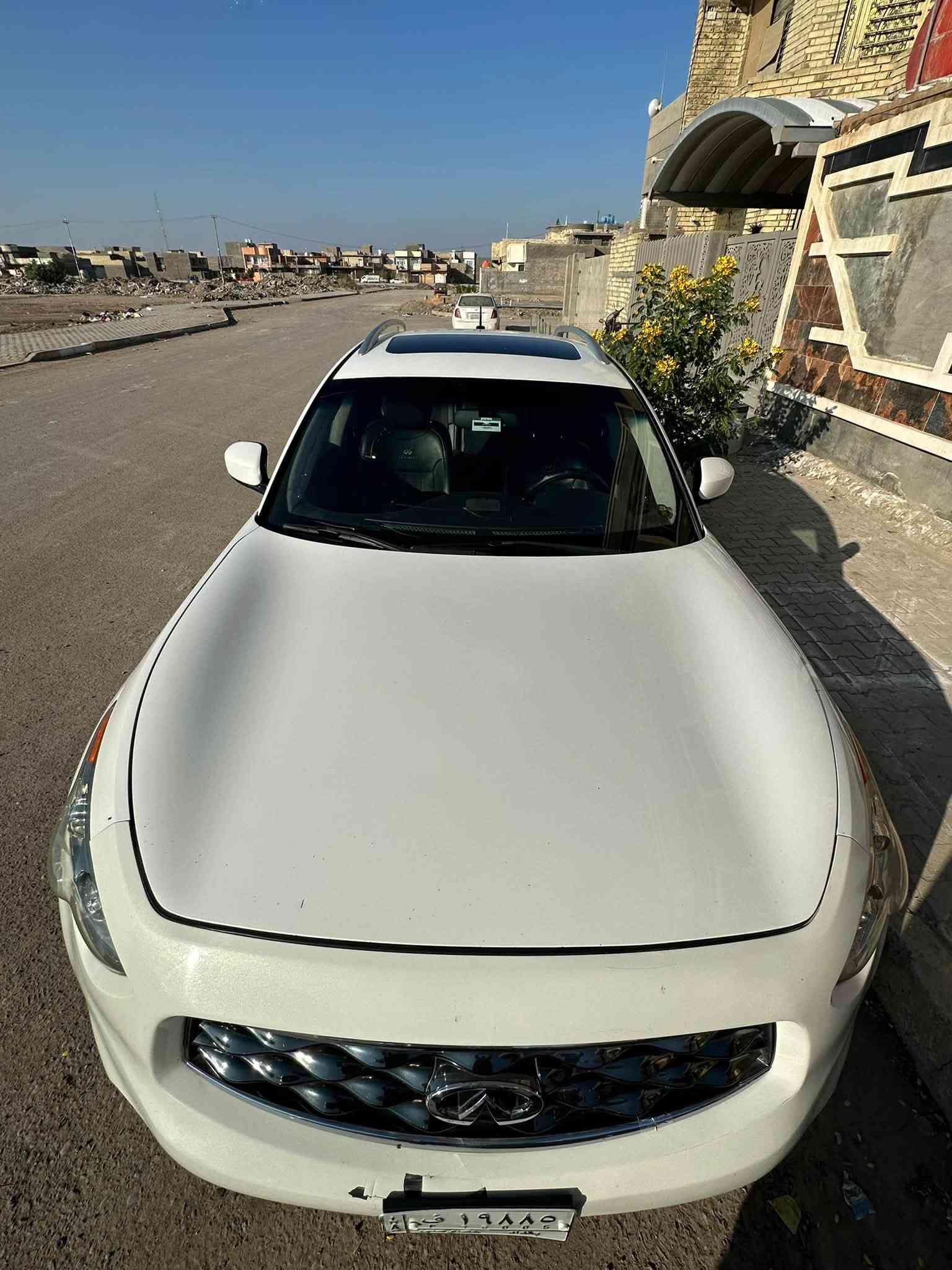 انفنتي fx35 2009 وارد امريكي حادثهه فقط دعامية امامية والبدنية مال بنيد يعني السيارة مكفولة ماعدا دعامية امامية 
مواصفاتهه معروفة كشر نظيف داخل نص نظافة بيهه نقص حدادية صدر ونواعم بسيطة رقم بغداد بأسمي تاخذ تحويل مني سنوية لل٢٧ 
موقع السيارة بغداد السيدية 
السعر المطلوب ٩٠ وبيهه مجال تنزل النواقص من سعرهه 
مستعجل عالبيع 

***********
