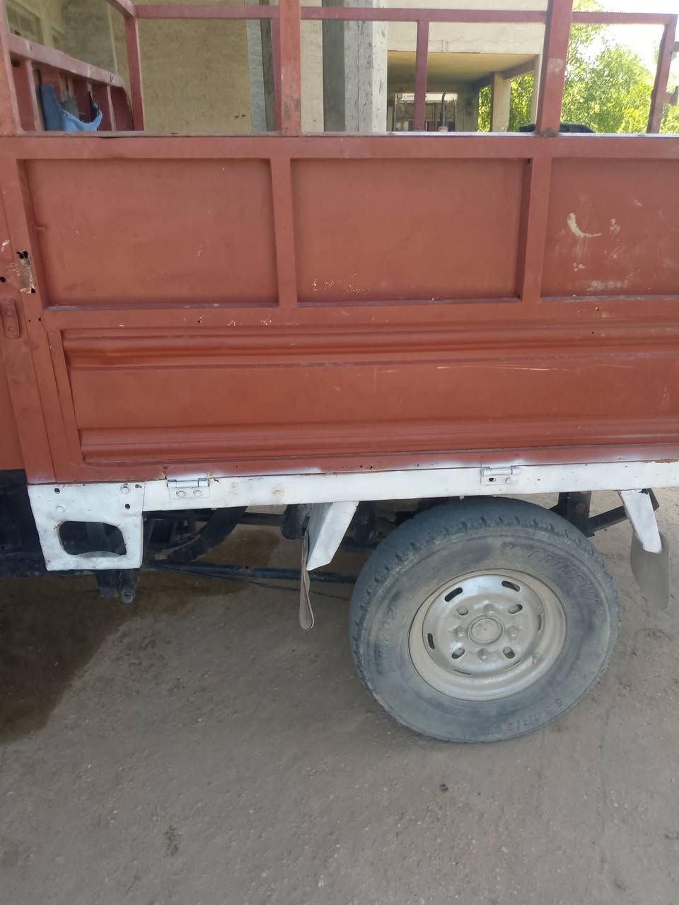٩٠٠ وبيها مجال مستعجل على بيعتها بدون اوراق لاتعلق ولا تراسل مكلف بلنشر وهذا رقم ***********. مكان ستوته صقلاويه الازركيه مكلف اذا تدخل خاص ماجاوبك واذا تعلق ماجاوبك اتصل
