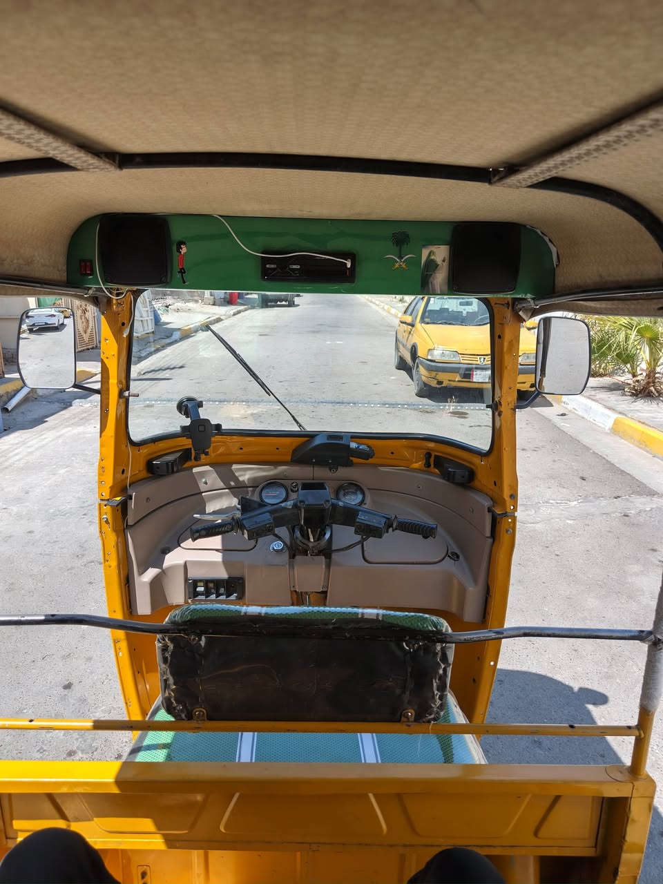 يالله تك تك نضيفه👌 دوشمه جديده مسجل جديد شادهن عبار جديد موديل2020 شهر 11 يوم 19  وسنويه ورقم بغداد انكليزي🇮🇶 عارض6 وسبعميه بيها مجال حك جيه مكاني الحسينية راجديه رقم هاتف ☎️*********** بي واتساب وكل الهلا🩵
