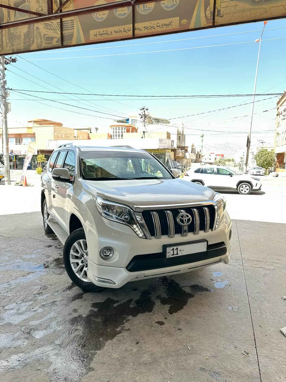 السلام عليكم للبيع برادو 2017 vx باب اول اربع كامرات وجميع المقاعد كهرباء حتى الخلفيه السياره فول مواصفات ماشيه 100 الف كم حقيقي السياره مكفوله من الصبغ والبارد السياره رقم بغداد بأسمي سعرها 355 
***********
