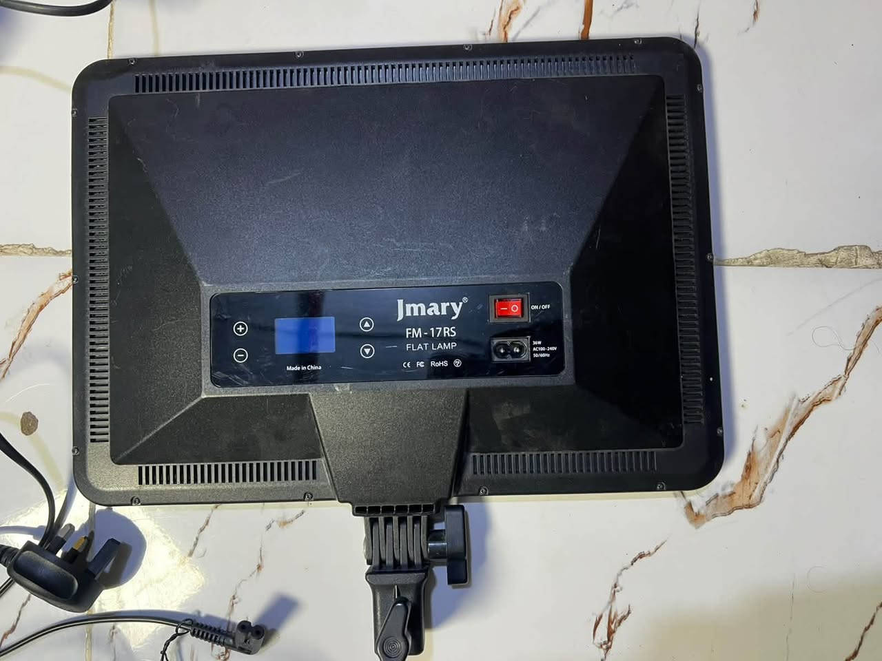 � للبيع إضاءات تصوير احترافية LED
مجموعة إضاءات للتصوير والاستوديو، ماركات NEEWER و FOVITEC، مناسبة لتصوير الفيديو، المنتجات، الإعلانات وصناعة المحتوى.

الإضاءات مستعملة ونظيفة، وياها الشنط والمحولات والملحقات الظاهرة بالصور.
من ضمنها إضاءة Bi-Color 3200K–5600K مع تحكم بقوة ودرجة الإضاءة.

✅ شغل مرتب وإضاءة قوية
✅ مناسبة للاستوديو والمصورين
للاستفسار الاتصال على الرقم 
***********
سعر مناسب سبب البيع التطوير 
يوجد توصيل جميع المحافضات 
مصطفى عبدالرحمن
