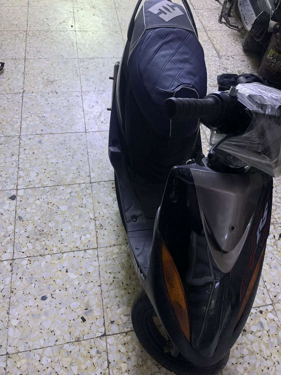 ماكس عدله نواقص سلف وبريك خلفي خفيف بس شلعه ومعدل مخيييف نص هندر صالنصه اصليه ستيل بوشه  مستعجل عل بيعه سعرها 550 وبيها مجال مكاني مدينه صدر ***********
